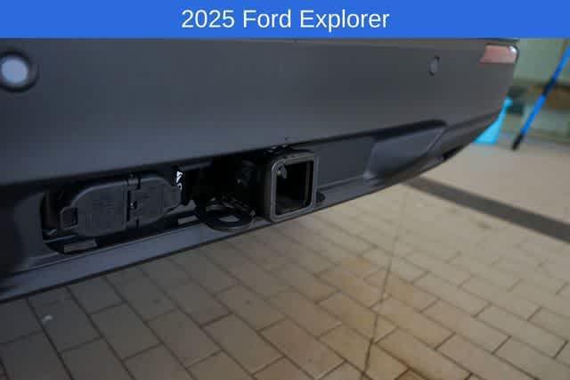 new 2025 Ford Explorer car, priced at $40,844