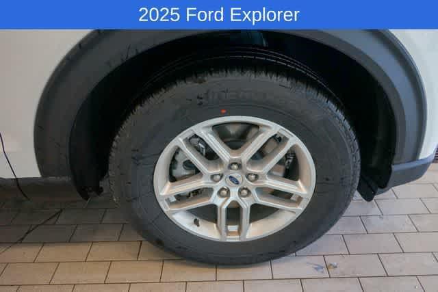 new 2025 Ford Explorer car, priced at $41,201
