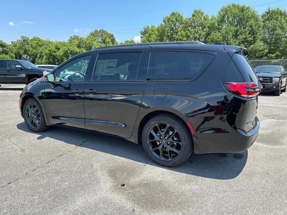 new 2024 Chrysler Pacifica car, priced at $41,566