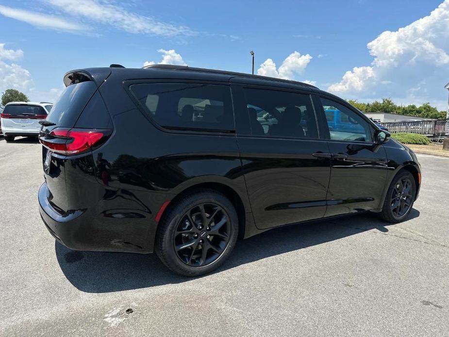 new 2024 Chrysler Pacifica car, priced at $41,566