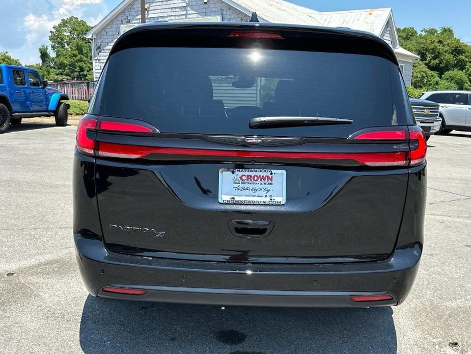 new 2024 Chrysler Pacifica car, priced at $41,566