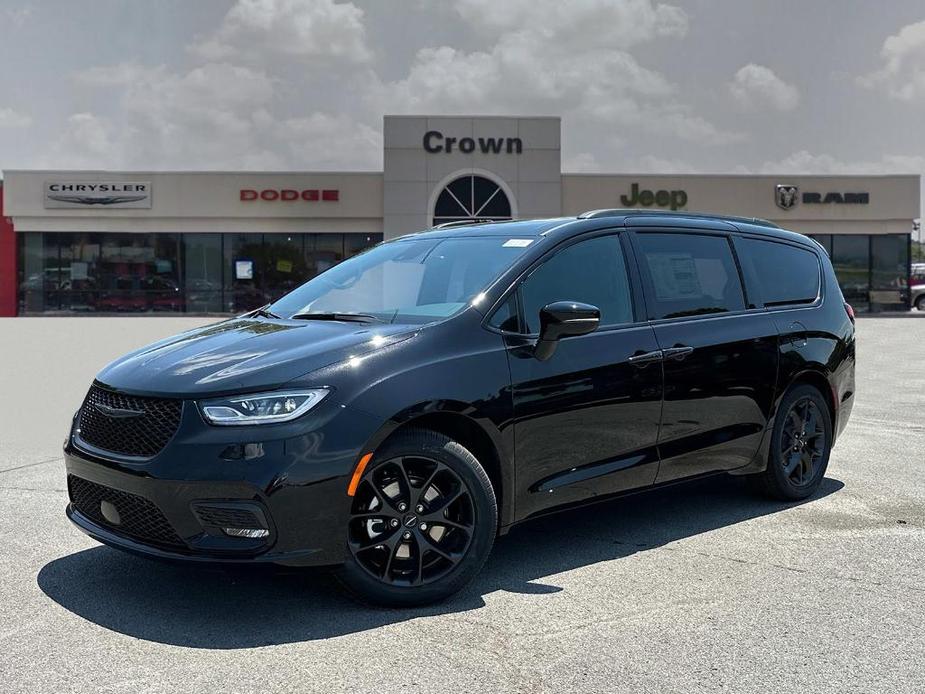 new 2024 Chrysler Pacifica car, priced at $41,566