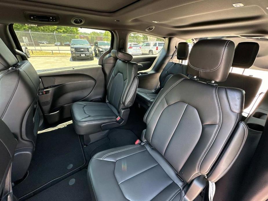 new 2024 Chrysler Pacifica car, priced at $41,566