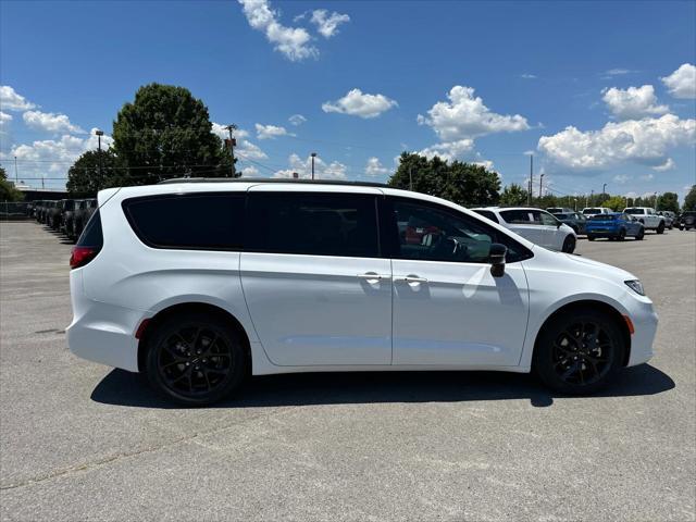 new 2024 Chrysler Pacifica car, priced at $41,328