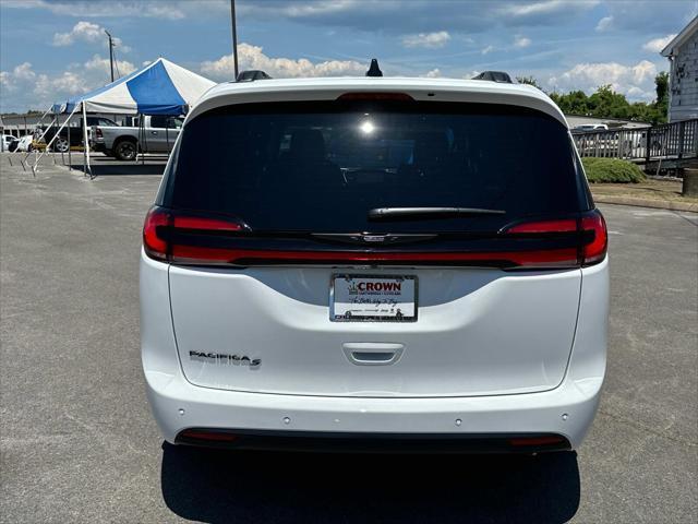 new 2024 Chrysler Pacifica car, priced at $41,328