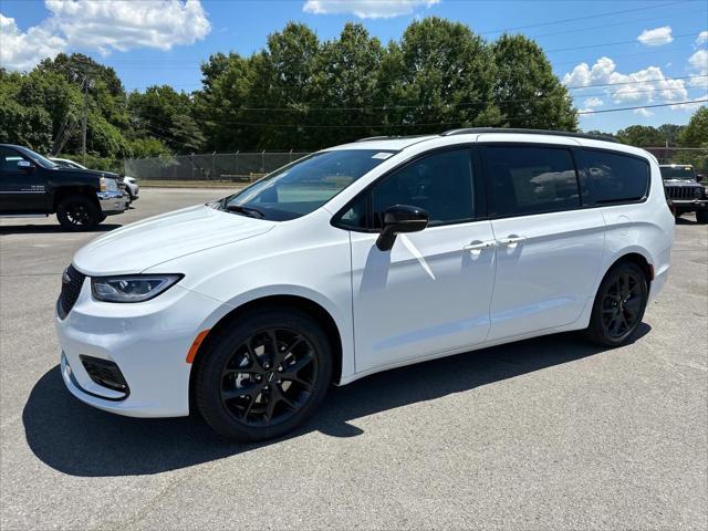 new 2024 Chrysler Pacifica car, priced at $41,328