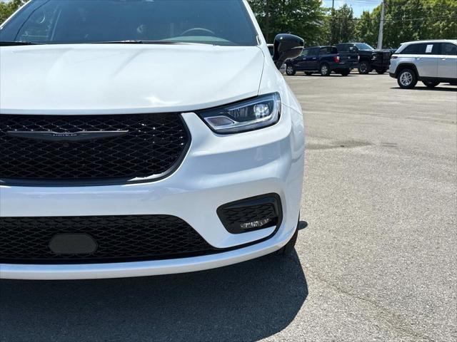 new 2024 Chrysler Pacifica car, priced at $41,328