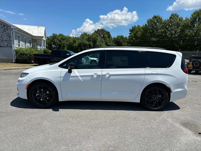 new 2024 Chrysler Pacifica car, priced at $41,328