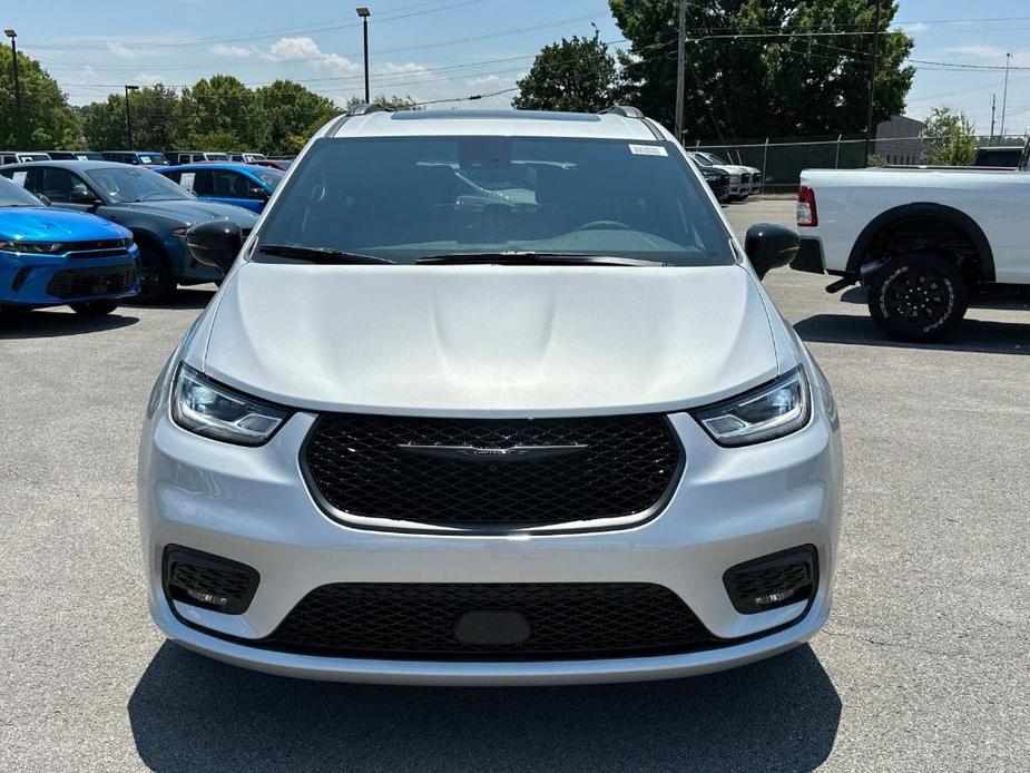 new 2024 Chrysler Pacifica car, priced at $41,742