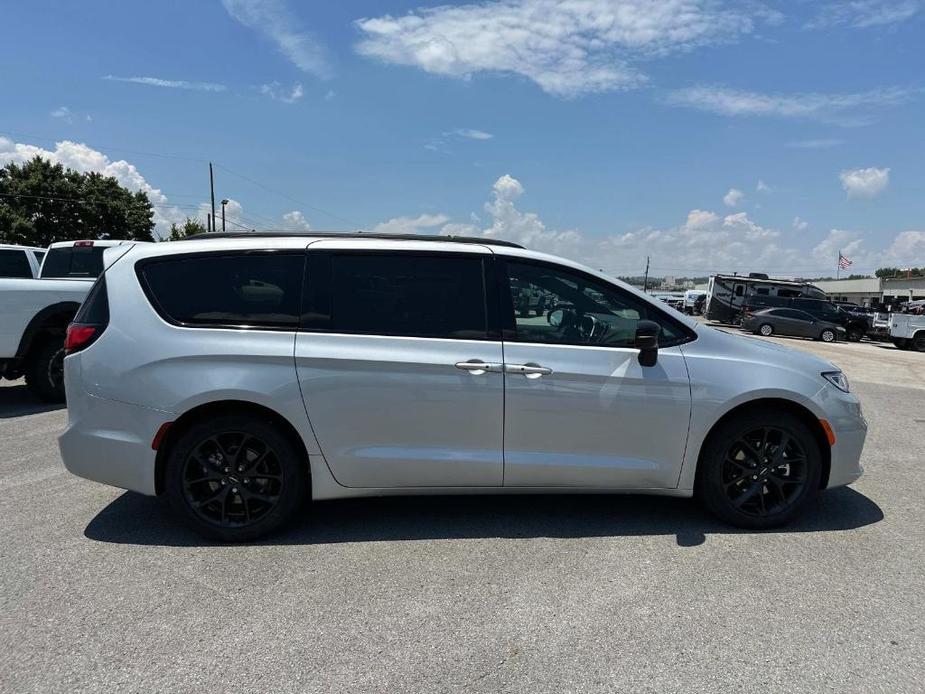 new 2024 Chrysler Pacifica car, priced at $41,742