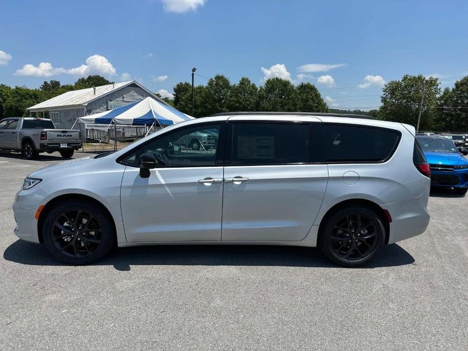 new 2024 Chrysler Pacifica car, priced at $41,742