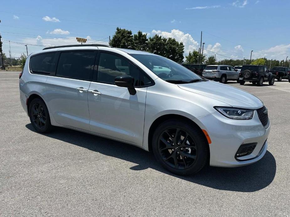 new 2024 Chrysler Pacifica car, priced at $41,742