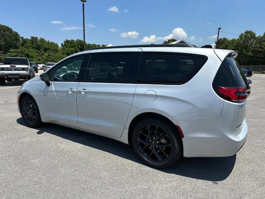 new 2024 Chrysler Pacifica car, priced at $41,742