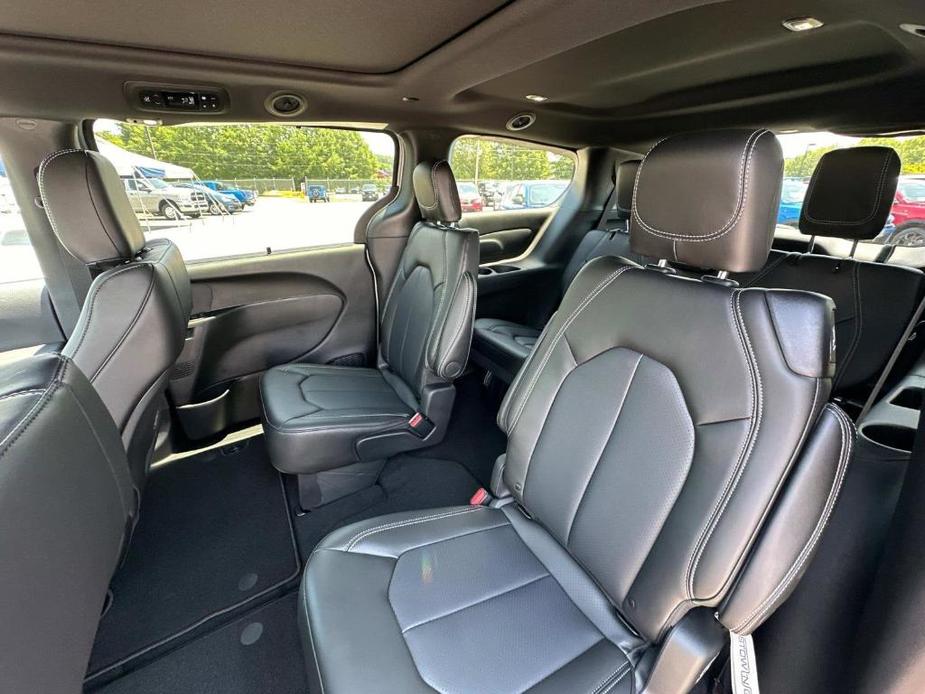 new 2024 Chrysler Pacifica car, priced at $41,742