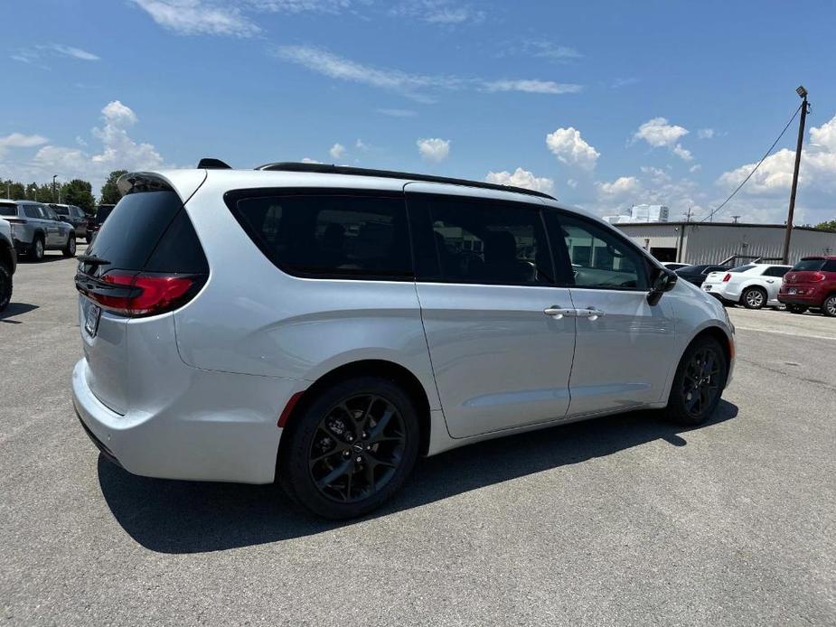 new 2024 Chrysler Pacifica car, priced at $41,742