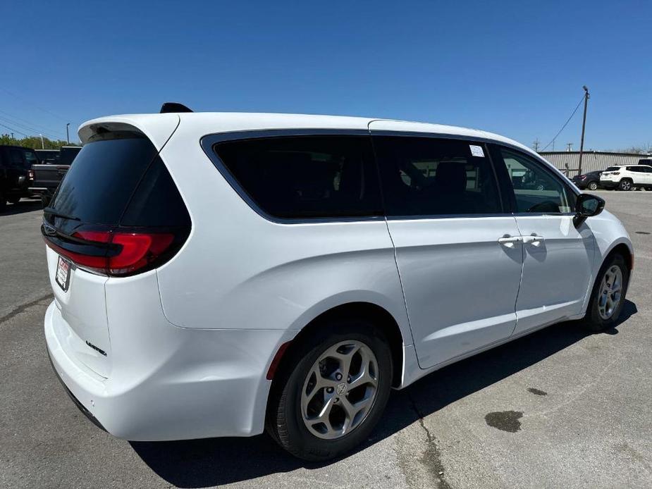 new 2024 Chrysler Pacifica car, priced at $51,693