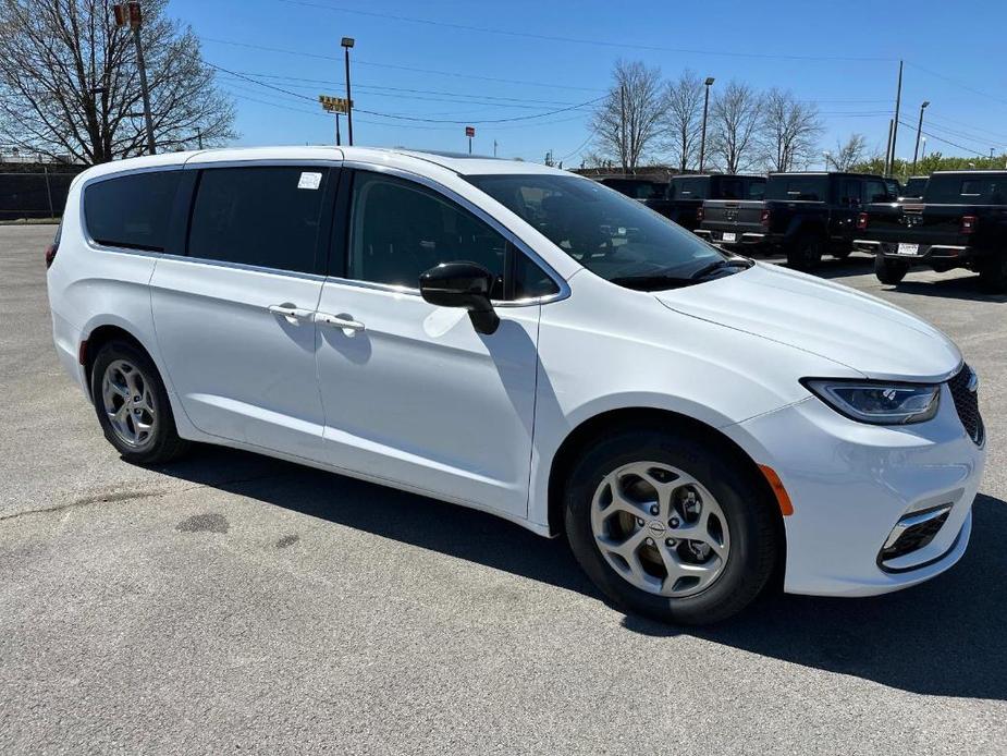 new 2024 Chrysler Pacifica car, priced at $51,693