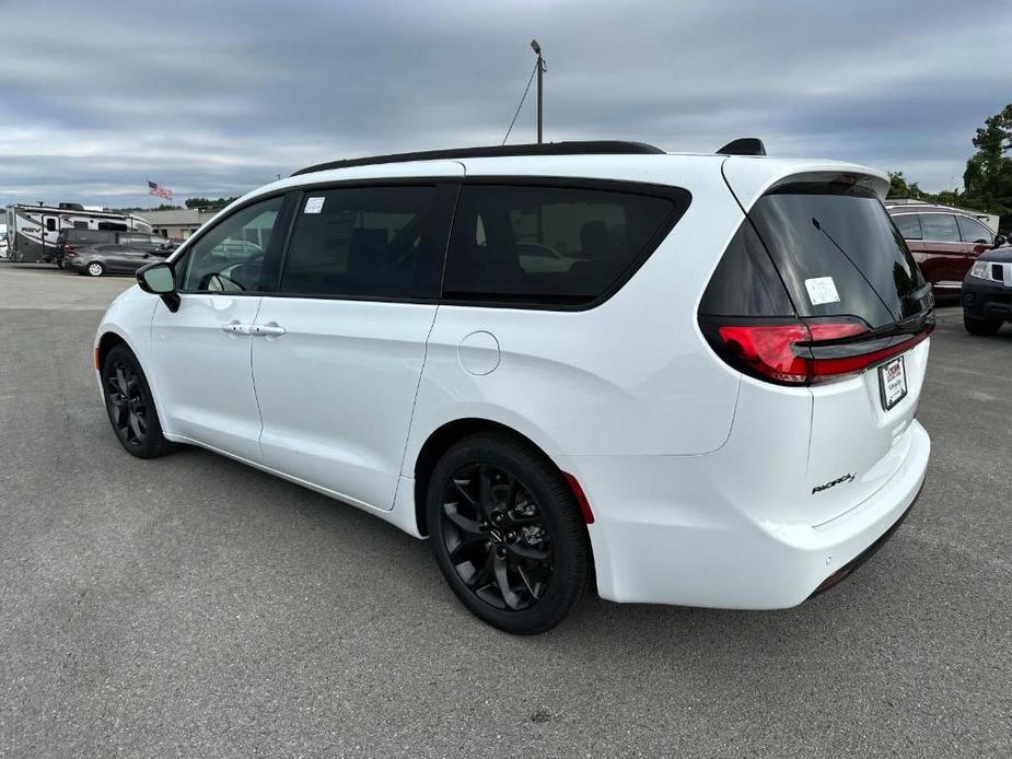 new 2024 Chrysler Pacifica car, priced at $47,411