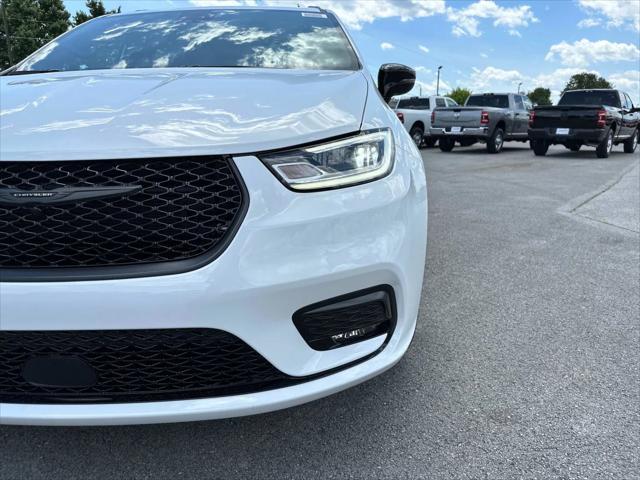 new 2024 Chrysler Pacifica car, priced at $43,049