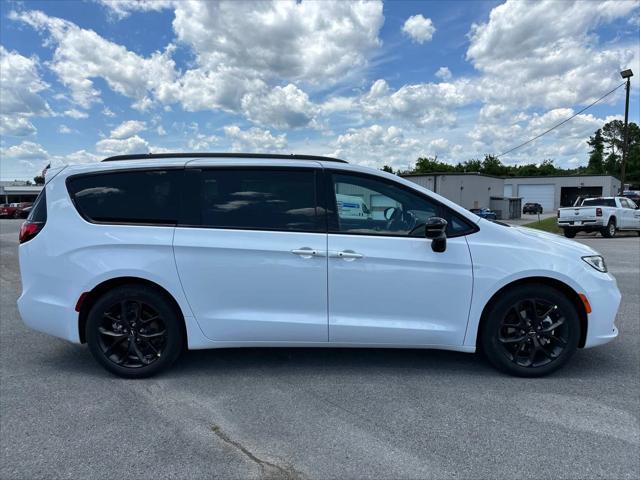 new 2024 Chrysler Pacifica car, priced at $43,049