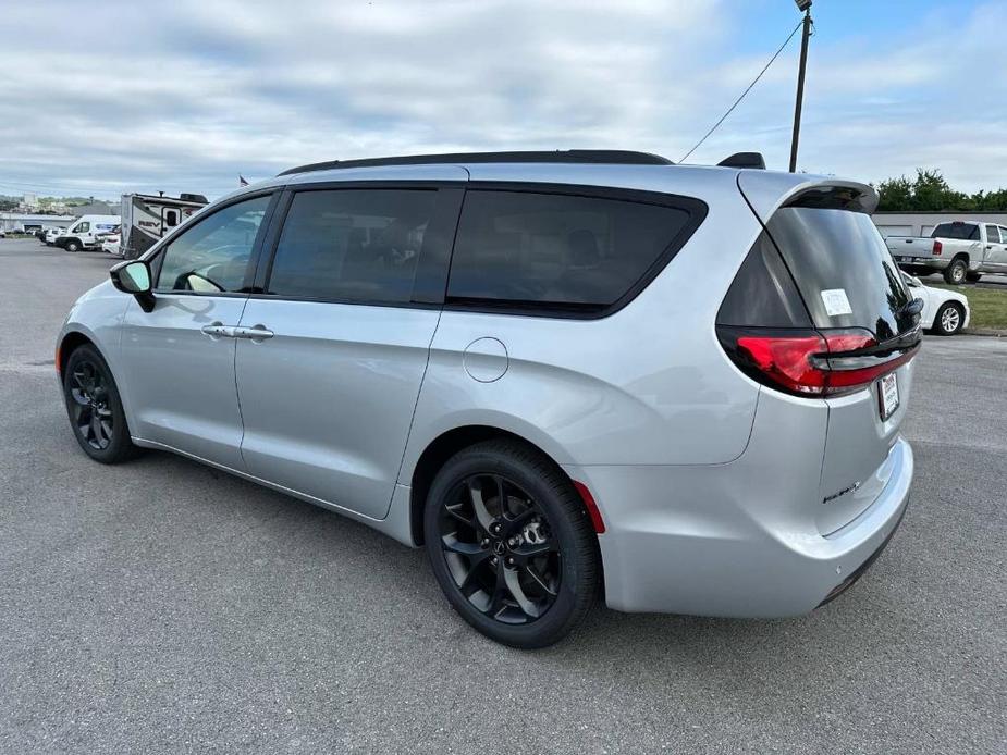 new 2024 Chrysler Pacifica car, priced at $43,397