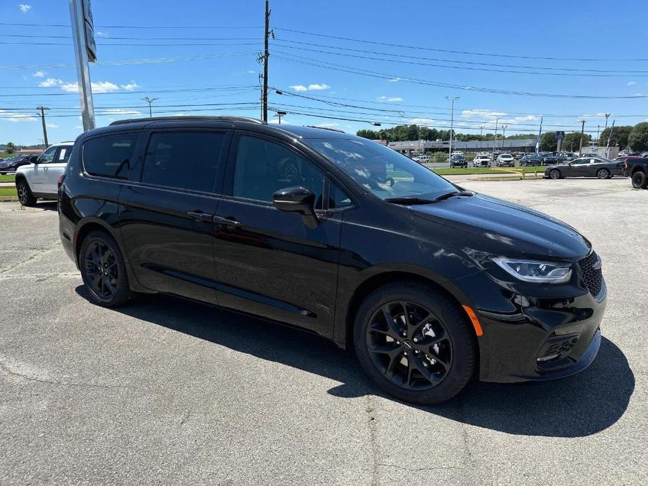 new 2024 Chrysler Pacifica car, priced at $43,221