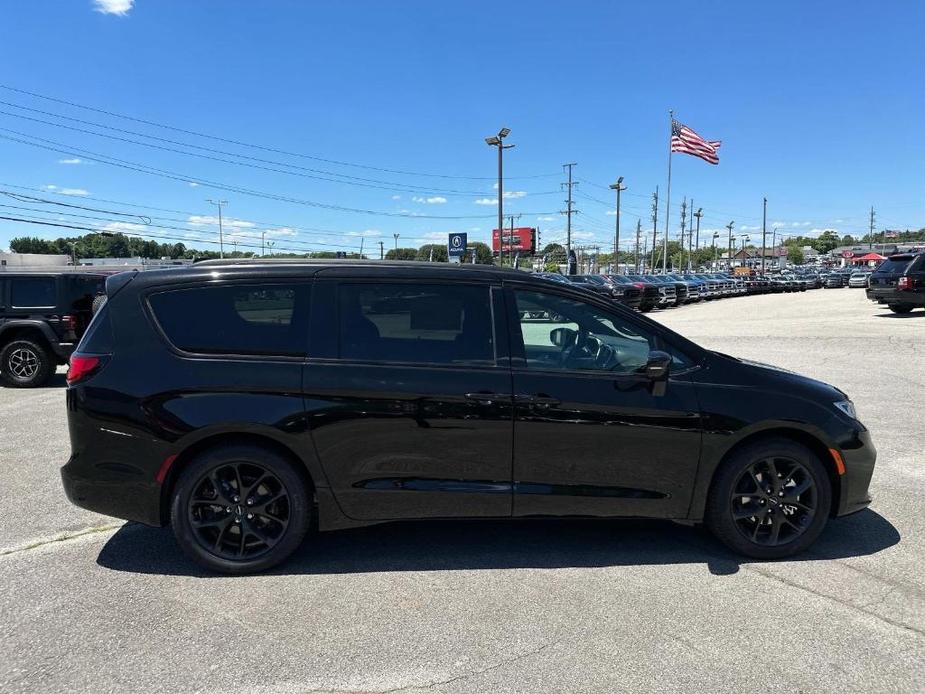 new 2024 Chrysler Pacifica car, priced at $43,221