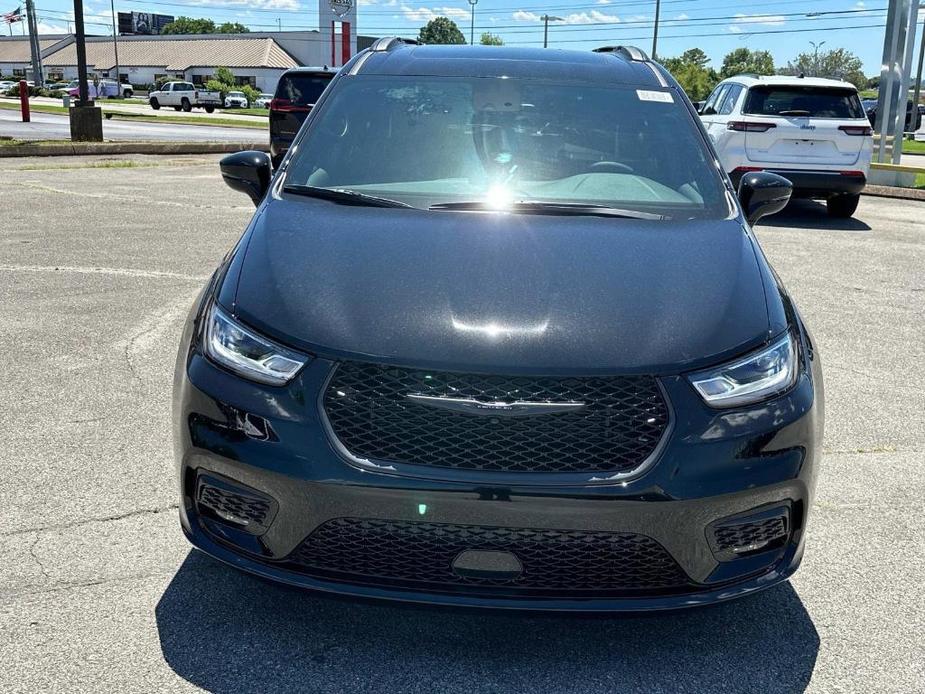 new 2024 Chrysler Pacifica car, priced at $43,221