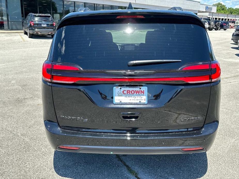 new 2024 Chrysler Pacifica car, priced at $43,221