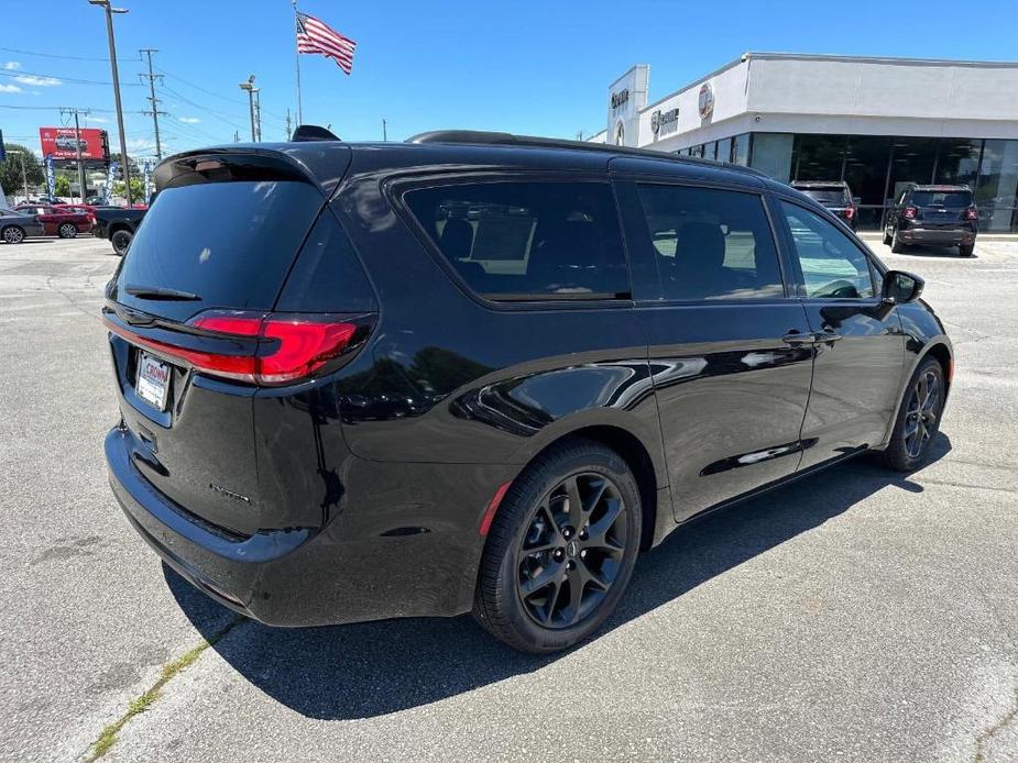 new 2024 Chrysler Pacifica car, priced at $43,221