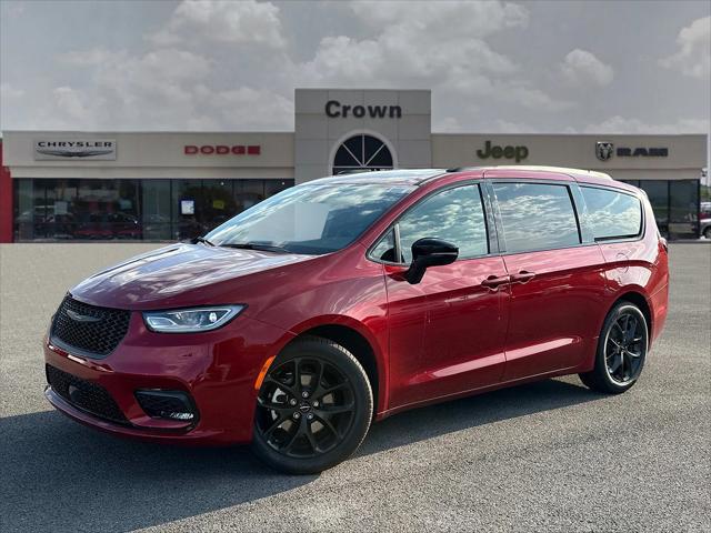 new 2024 Chrysler Pacifica car, priced at $42,012