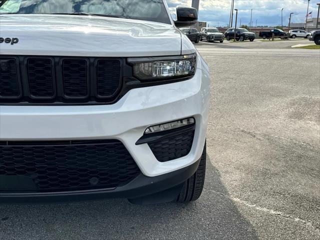 new 2025 Jeep Grand Cherokee car, priced at $53,647