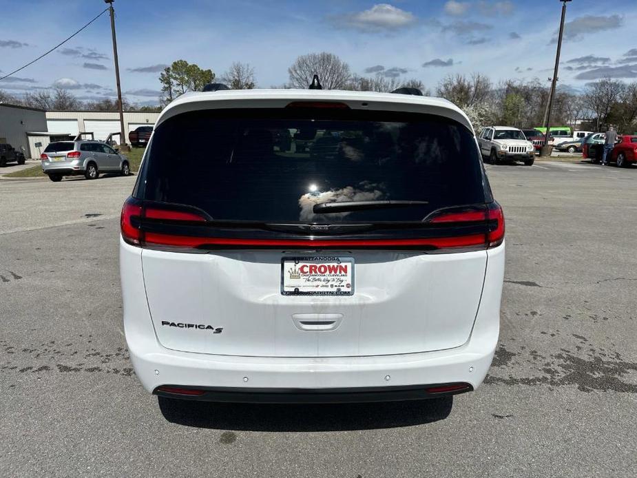 new 2024 Chrysler Pacifica car, priced at $45,478