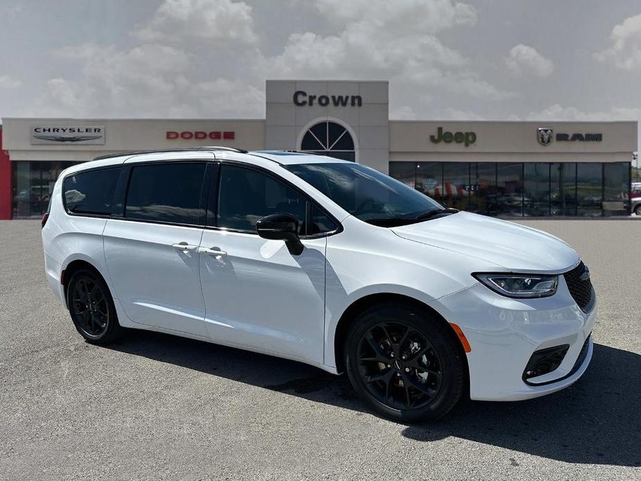 new 2024 Chrysler Pacifica car, priced at $46,228