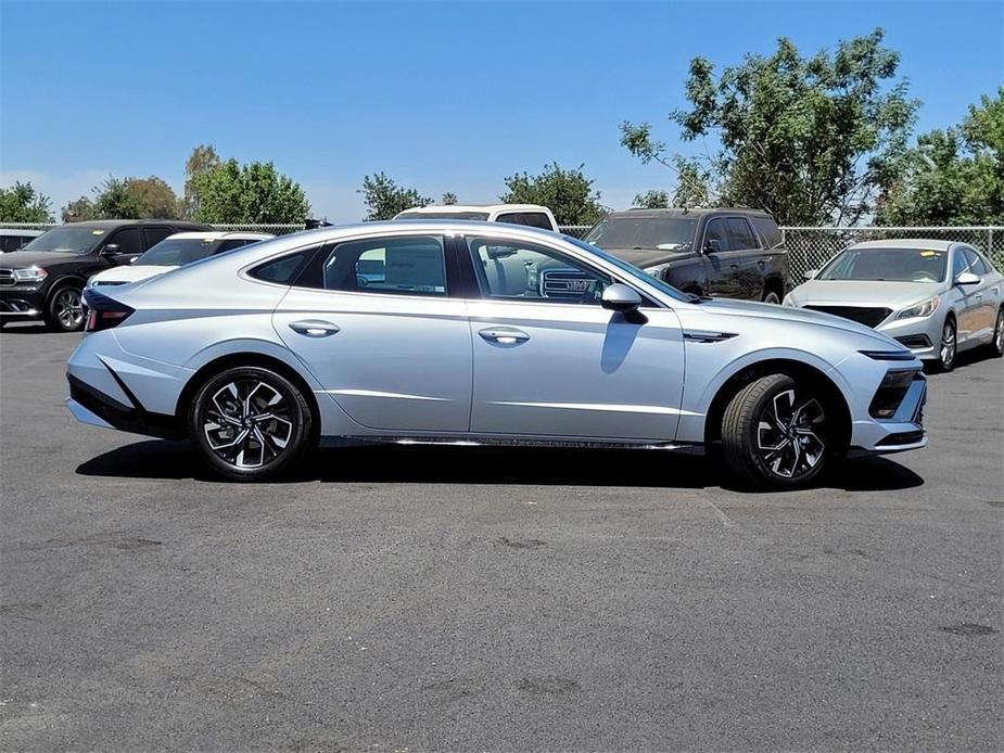 new 2024 Hyundai Sonata car, priced at $28,215