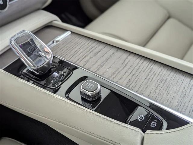 used 2022 Volvo XC90 Recharge Plug-In Hybrid car, priced at $42,000