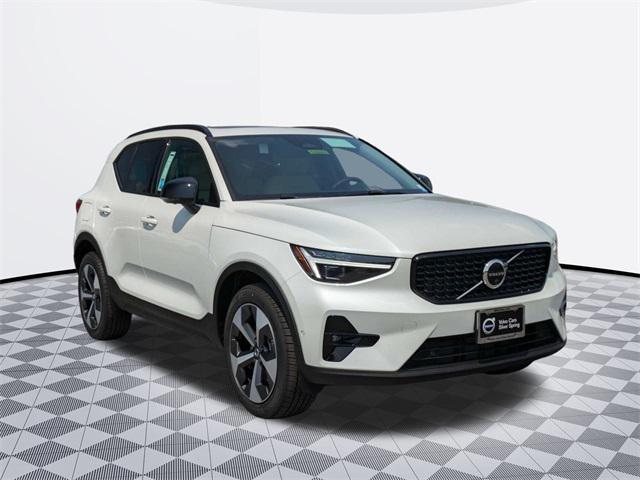 new 2025 Volvo XC40 car, priced at $46,695