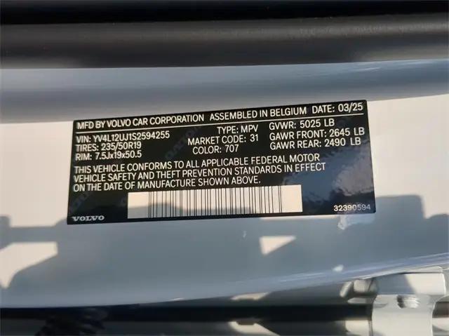 used 2025 Volvo XC40 car, priced at $34,000