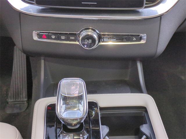 new 2025 Volvo XC90 car, priced at $65,395