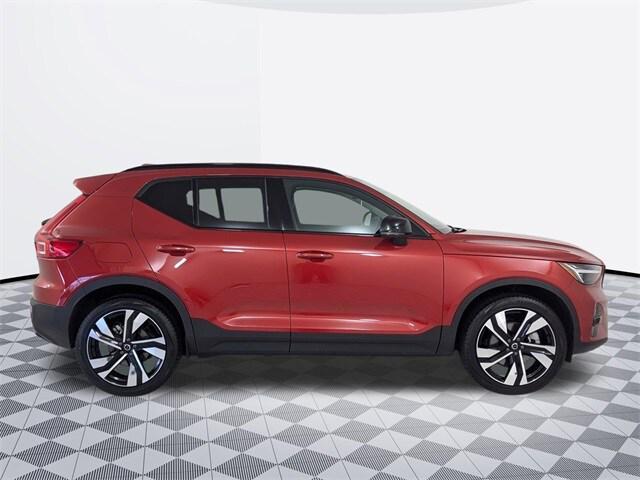 used 2024 Volvo XC40 car