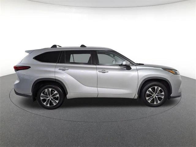used 2020 Toyota Highlander car, priced at $29,500
