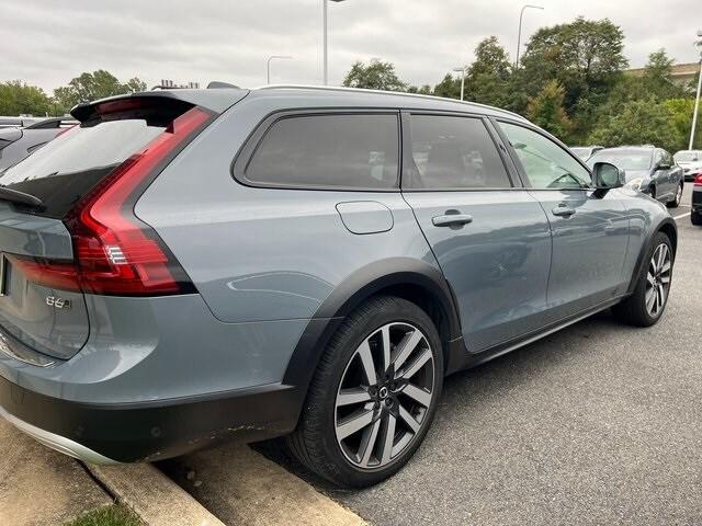 used 2022 Volvo V90 Cross Country car