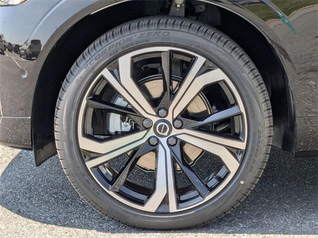 new 2025 Volvo XC60 car, priced at $60,660