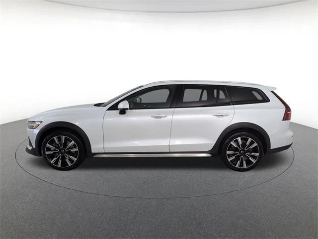 used 2020 Volvo V60 Cross Country car, priced at $31,500