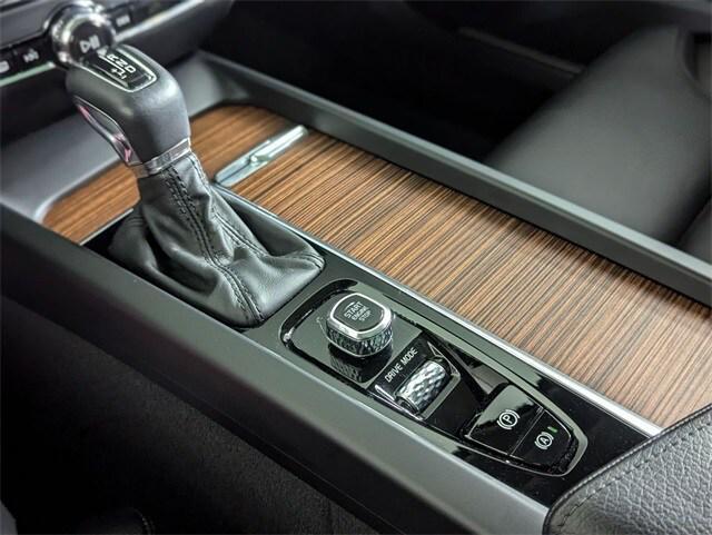 used 2020 Volvo V60 Cross Country car, priced at $31,500