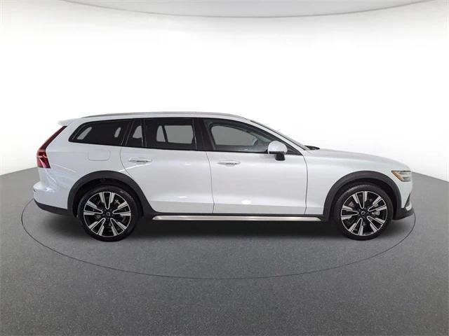 used 2020 Volvo V60 Cross Country car, priced at $31,500