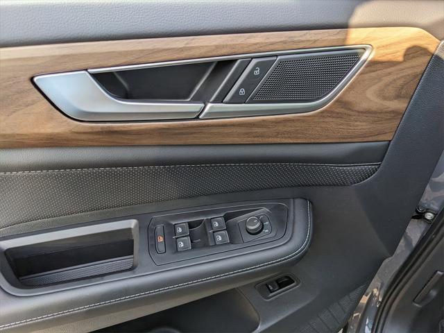 new 2025 Volkswagen Atlas car, priced at $41,065