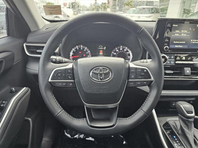 used 2022 Toyota Highlander car, priced at $29,337