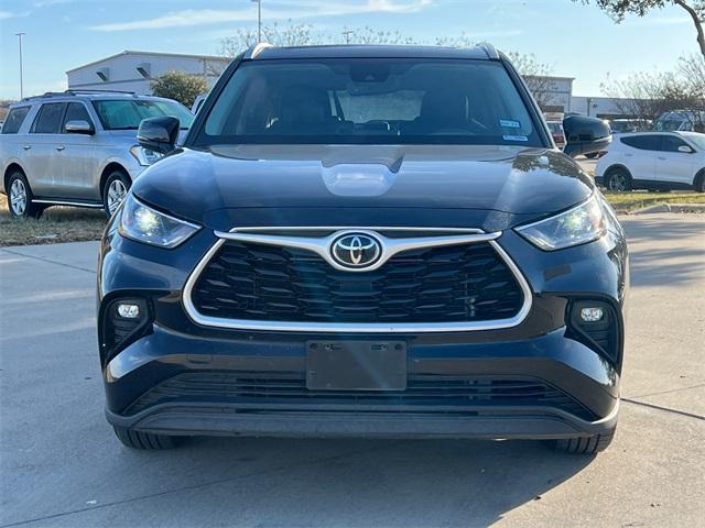 used 2022 Toyota Highlander car, priced at $32,857