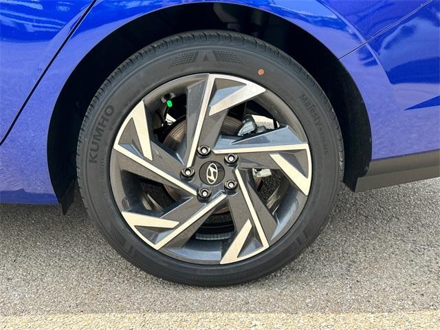 new 2025 Hyundai Elantra car, priced at $22,206